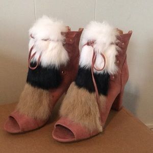 NEVER WORN suede peep toe booties with fur accents